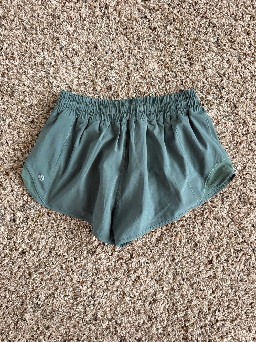 Lululemon Hotty Hot Short II, 2.5” size 6 like NEW